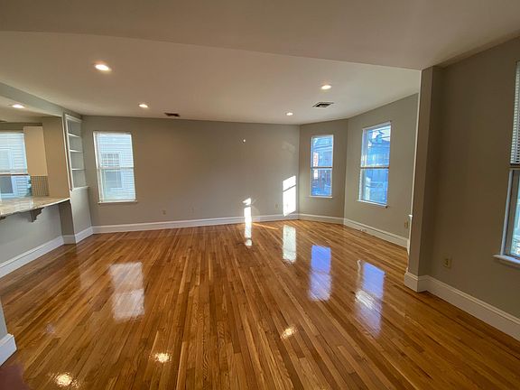 Living room / Dining Area