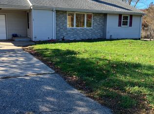 49 Wintergreen Dr, Quaker Hill, CT 06375