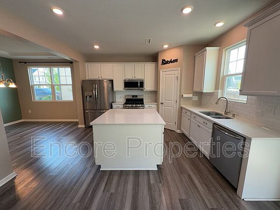 4th image of 707 Eppsfield Ln