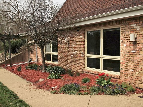 3rd image of 5574 Woodland Dr
