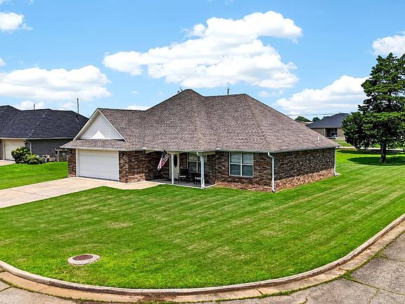 3rd image of 100 W Dora Ln