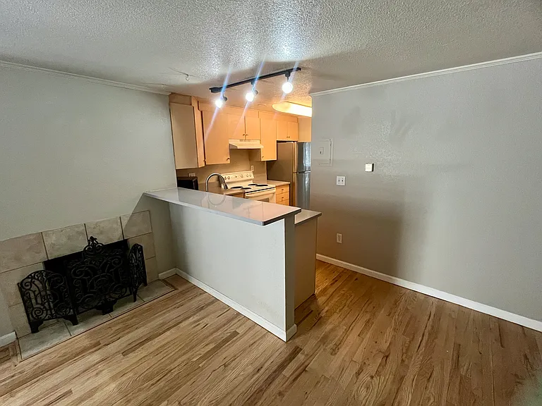 336 N Grant St — Photo 6