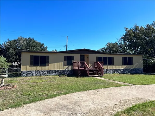 3700 Iverson Dr, Bryan, TX 77803