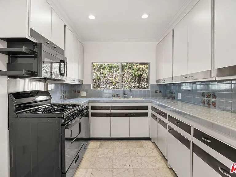 1538 N Mariposa Ave — Photo 8