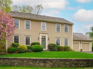 11 Hillview Ln, Woodbury, CT 06798