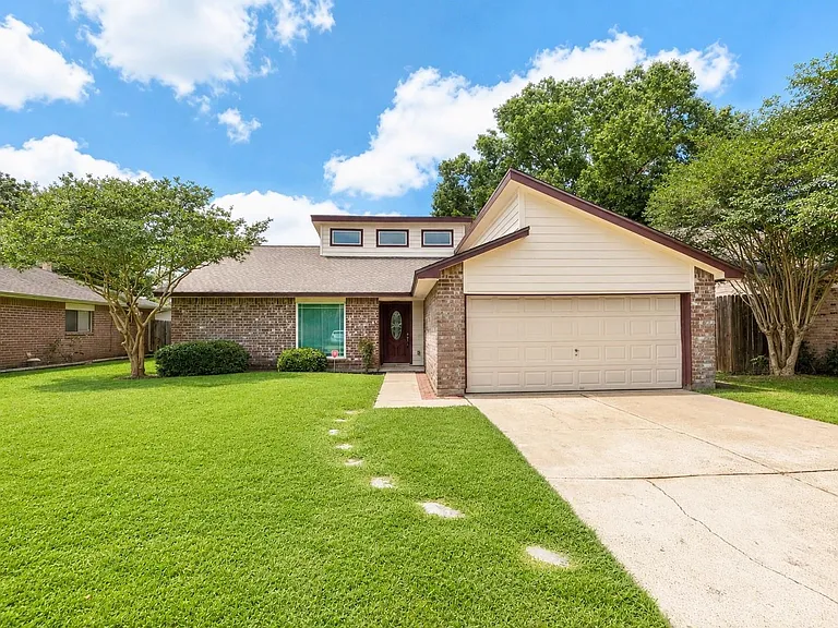 2506 Radcliffe Dr — Photo 1