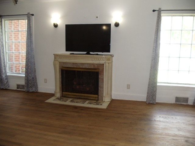 2nd image of 9 Lincoln Pl