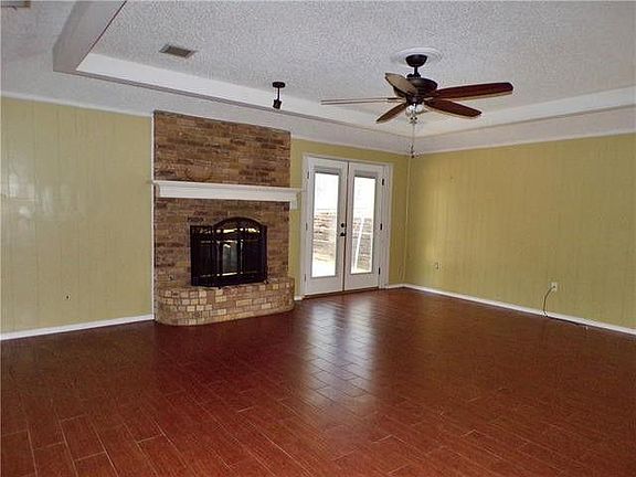 3rd image of 2309 Oakwood Ln