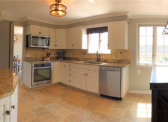 3rd image of 269 Colonial Dr