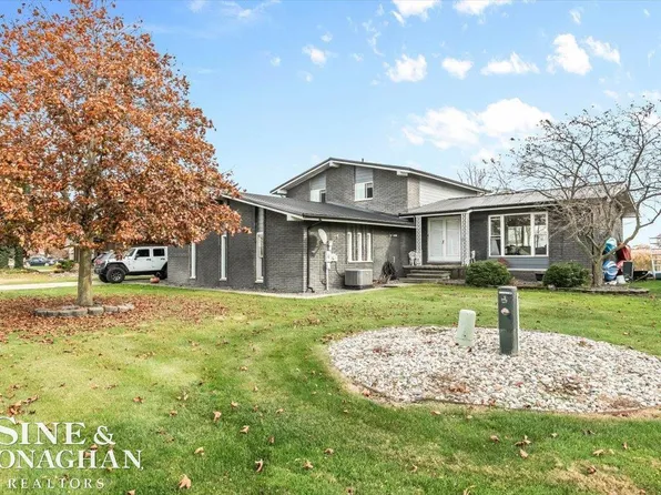 7325 Parklane Dr, Clay, MI 48001