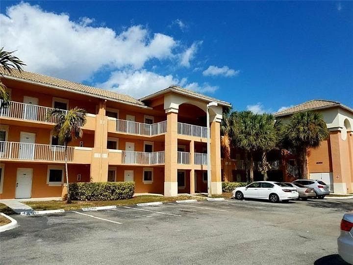 1st image of 6900 SW 39th St #200J