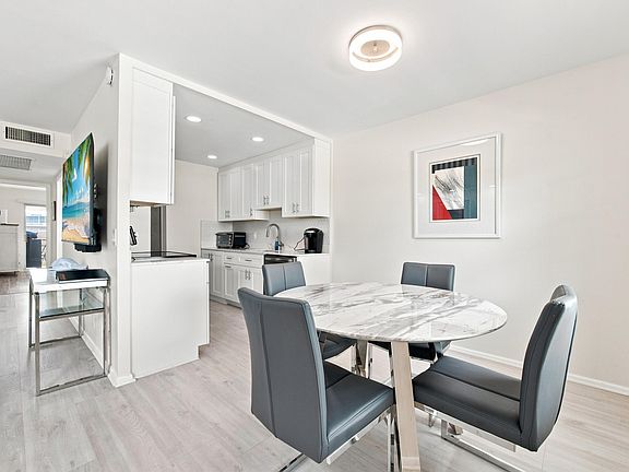 4th image of 2069 Guildford D #D