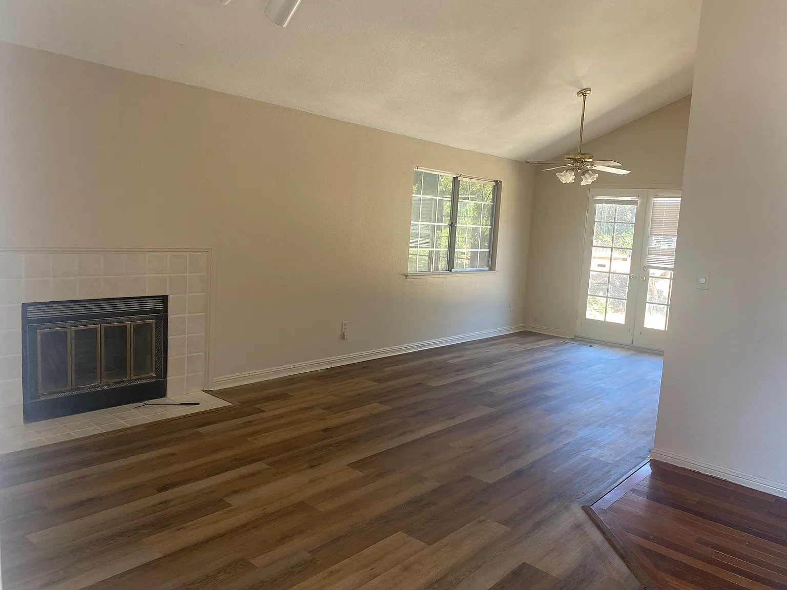 6 bed, 2100 sqft, $3,700 — Photo 2