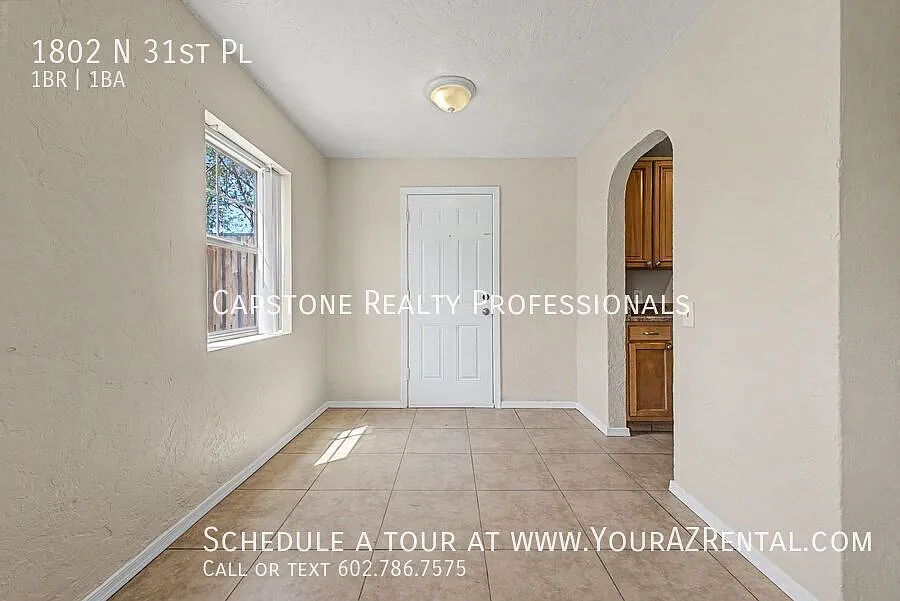 Charming 1 Bedroom, 1 Bathroom Home with Private Yard Near Downtown Phoenix — Photo 4