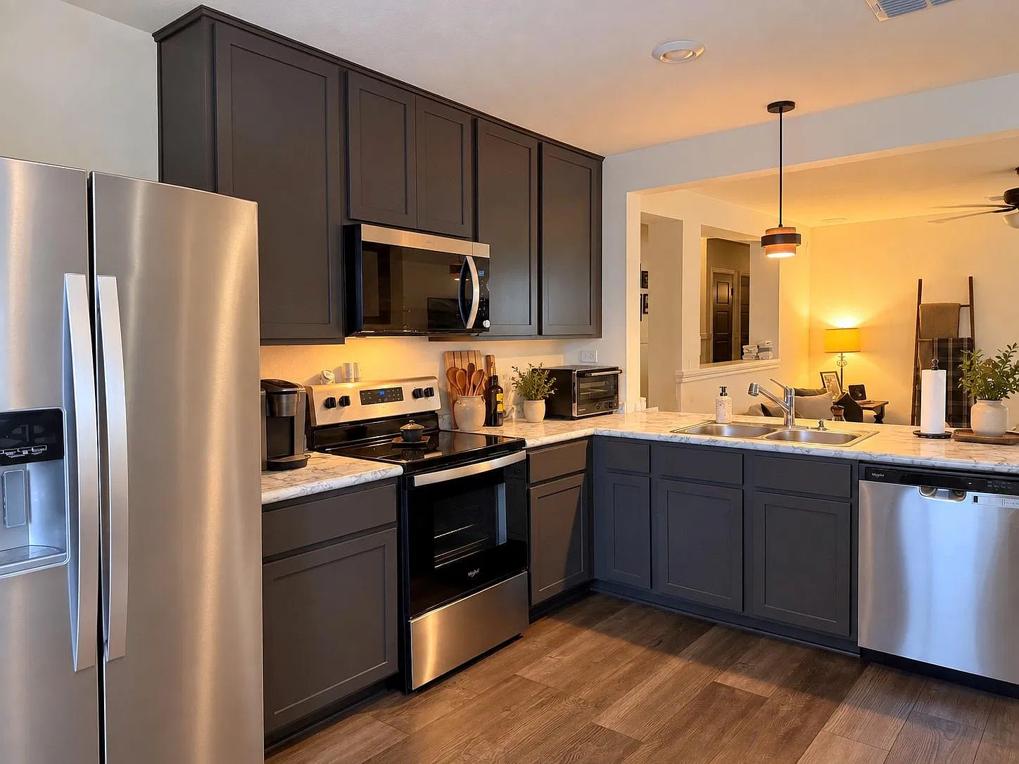 3 bed, 2.0 bath, 1242 sqft, $1,500 — Photo 2