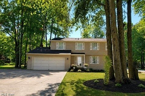 1st image of 8900 Briarbrook Dr NE