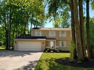 8900 Briarbrook Dr NE, Warren, OH 44484
