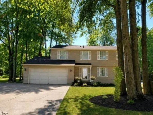 8900 Briarbrook Dr NE, Warren, OH 44484
