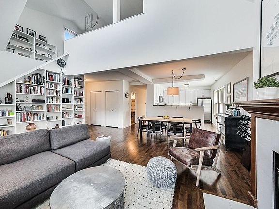 4th image of 3252 N Kenmore Ave #306
