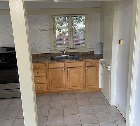 3rd image of 273 S Cypress St #1/2