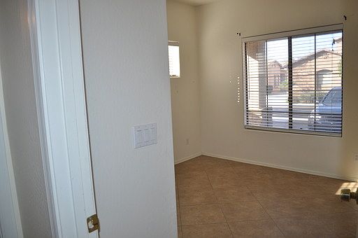 5th image of 535 E Rainbow Dr