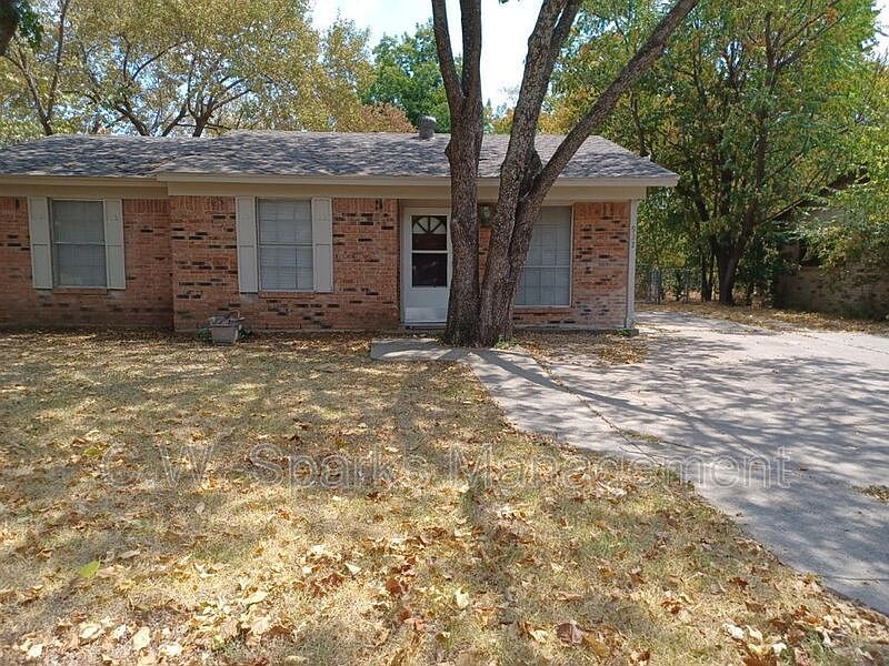 1st image of 922 Lindo Dr