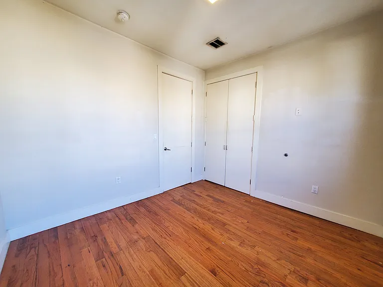 152 Boyd Ave #2A — Photo 4