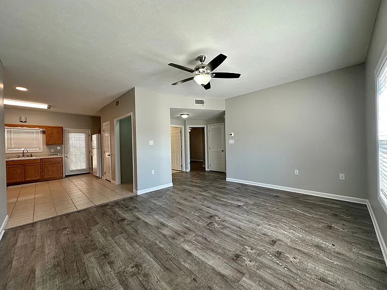 Rand Powell Apartment Homes — Photo 38