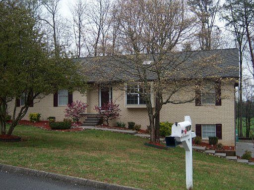 3rd image of 7812 Shadowood Dr