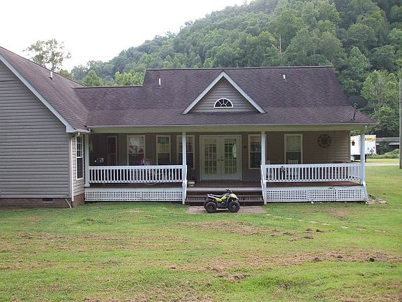 3rd image of 379 Chestnut Grv