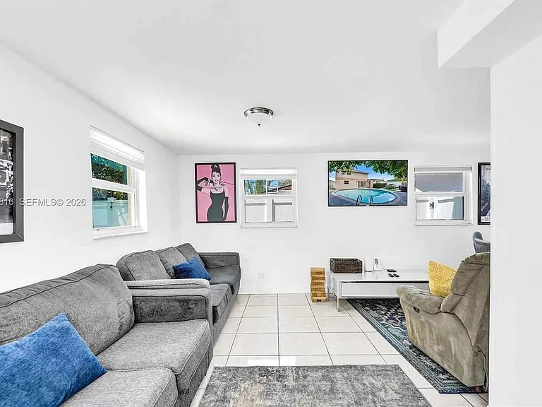 712 SW 7th Ter — Photo 34