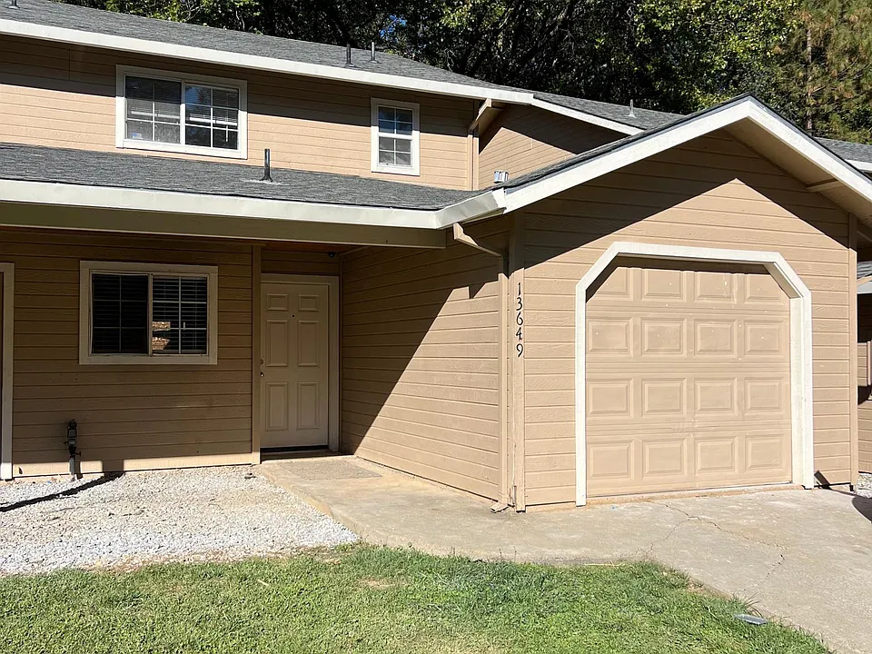 13649 Foothill Pines Ct
