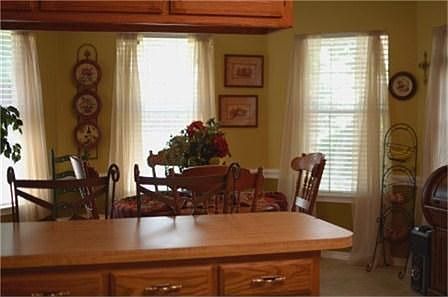 4th image of 694 Lilac Dr