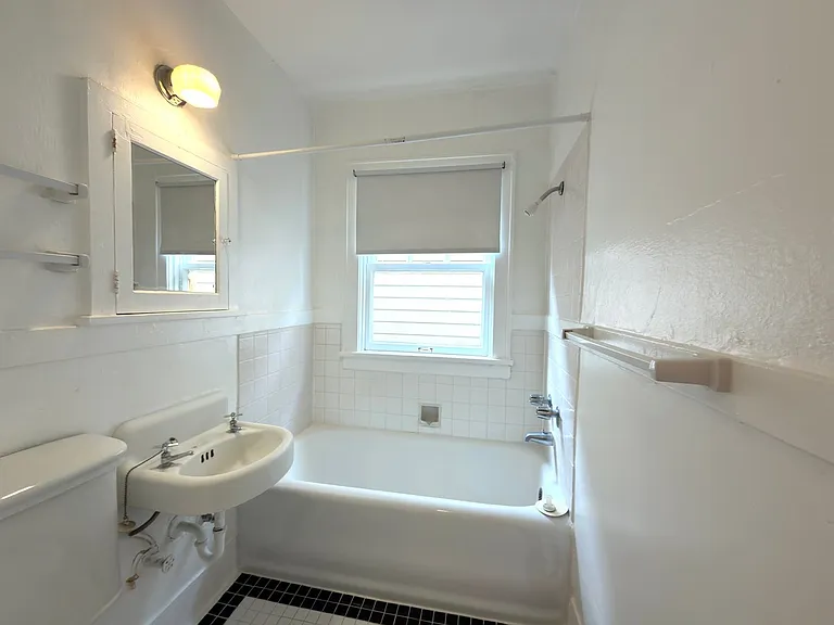2134 NW Flanders St — Photo 11