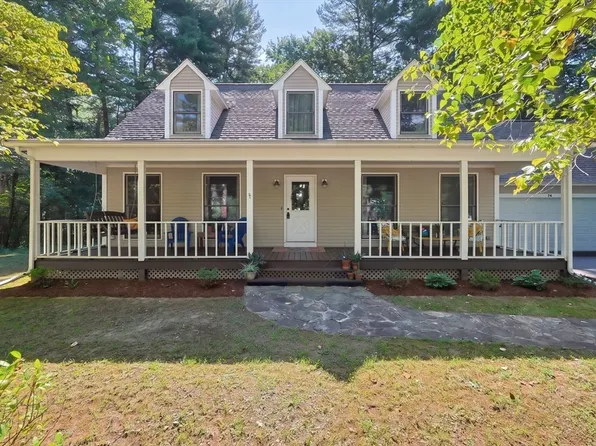 74 Spinning Wheel Dr, Uxbridge, MA 01569