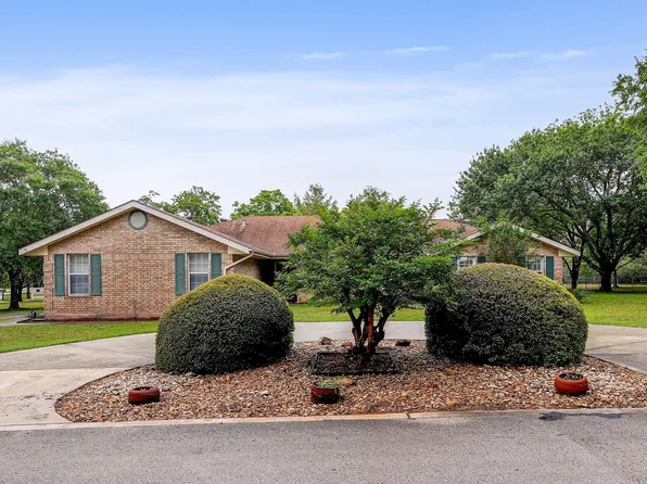 259 Twin Oak Rd, Seguin, TX 78155