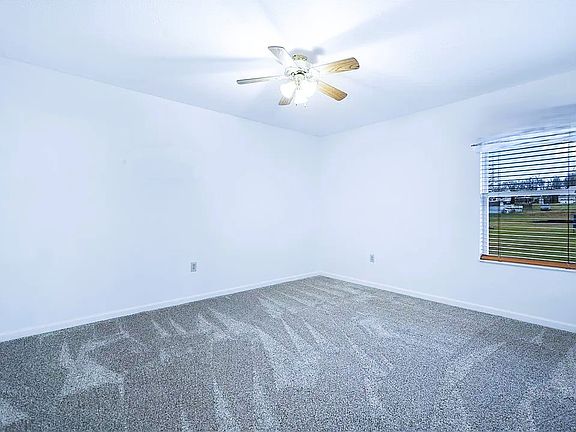 4th image of 401 Lexington Dr