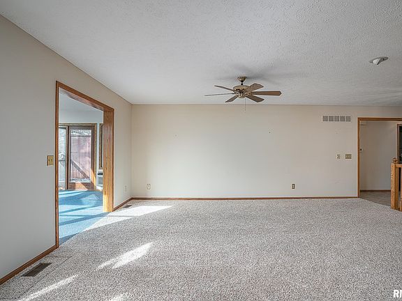 5th image of 4670 Kynnelworth Dr #401