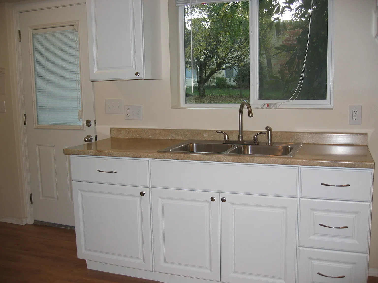 4 bed, 2000 sqft, $1,150 — Photo 3