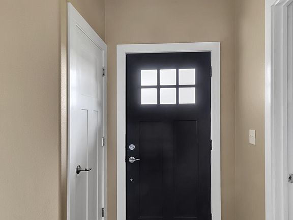 4th image of 13717 Karen St