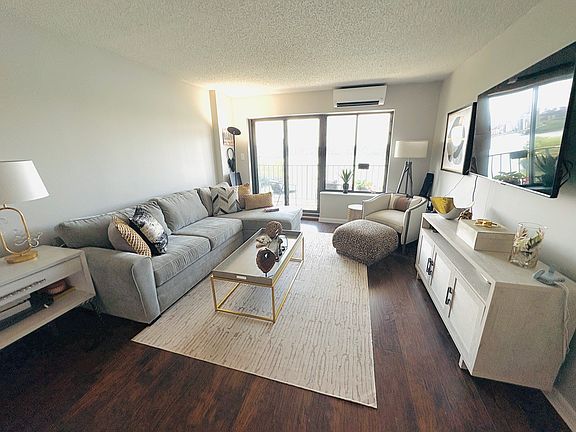 3rd image of 25-40 Shore Blvd #8T