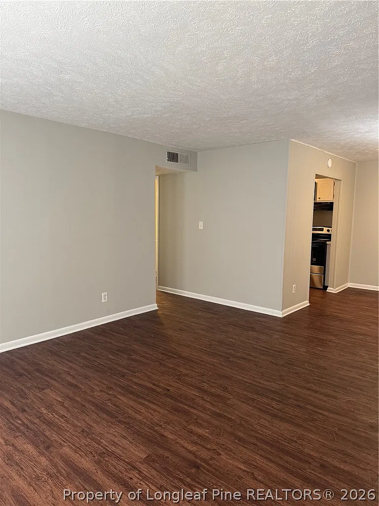 2 bed, 1.0 bath, 800 sqft, $900 — Photo 1