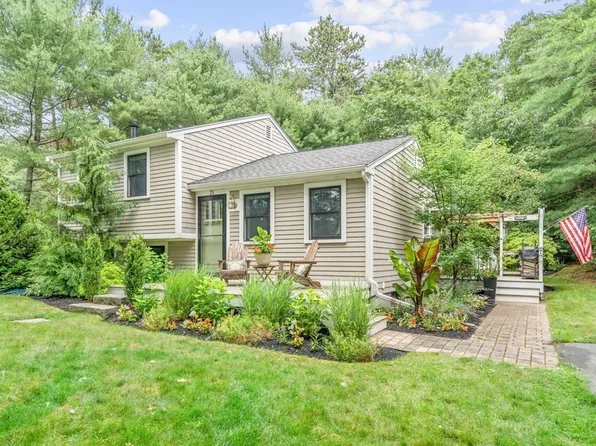 21 Dorothy Dr, Plymouth, MA 02360