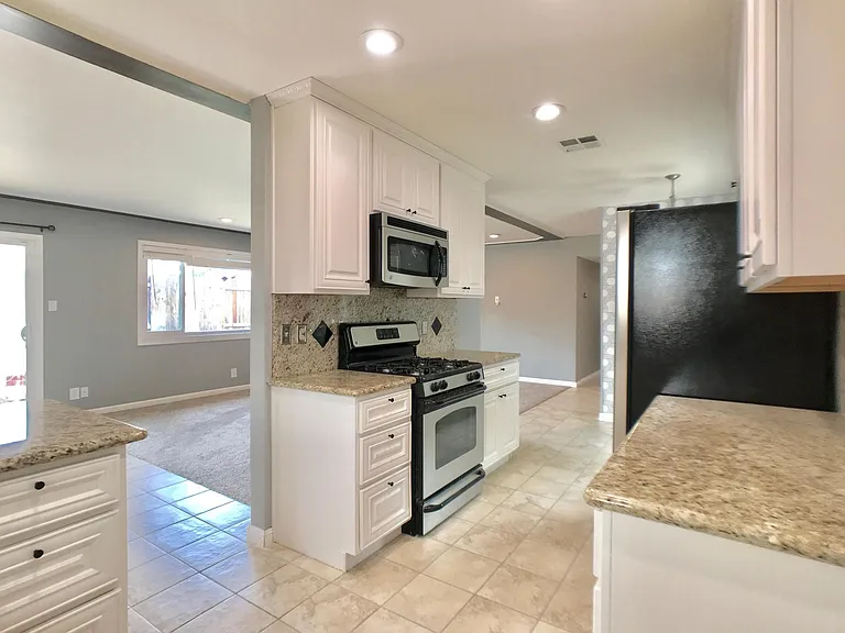 9111 La Riviera Dr — Photo 4