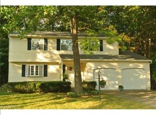 1221 Temple Trl, Stow, OH 44224