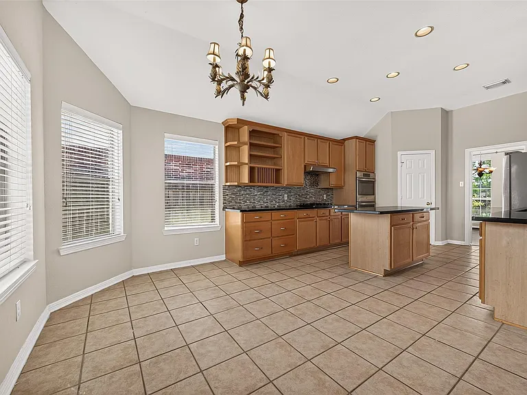 2726 Martinec Dr — Photo 15