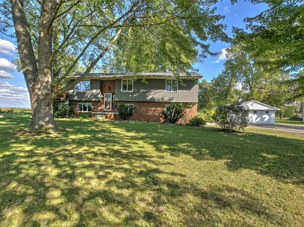 2870 N 1825 East Rd, Blue Mound, IL 62513