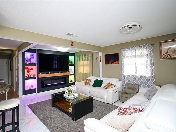 2nd image of 748 Oakwood Dr