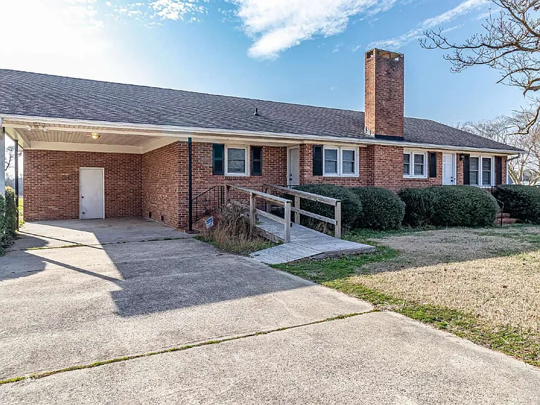 1296 Country Club Rd — Photo 2