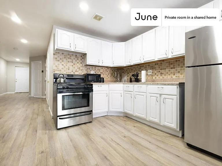 71 Clermont Ave #D — Photo 6